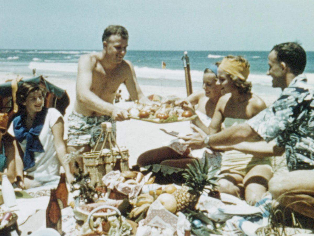 Australia presents: Christmas in Australia thumbnail image.