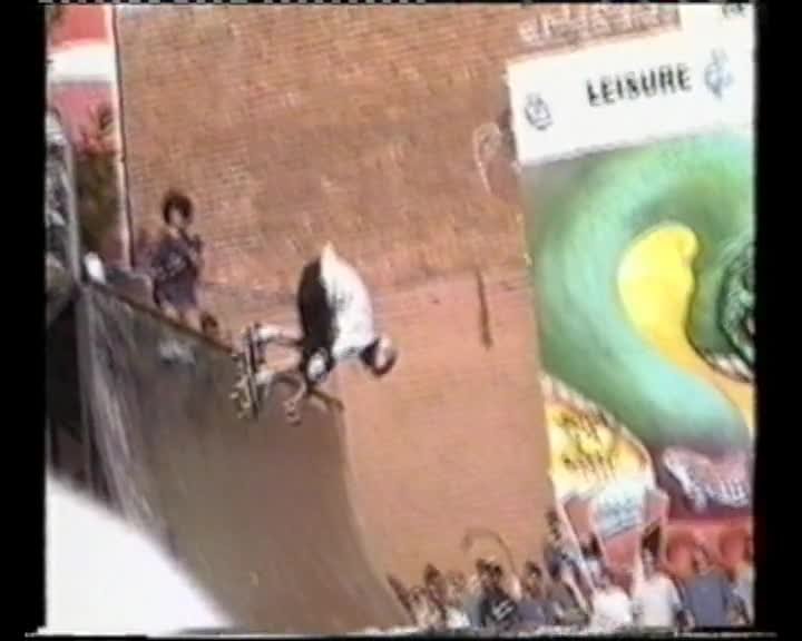 A still image from Tweekage