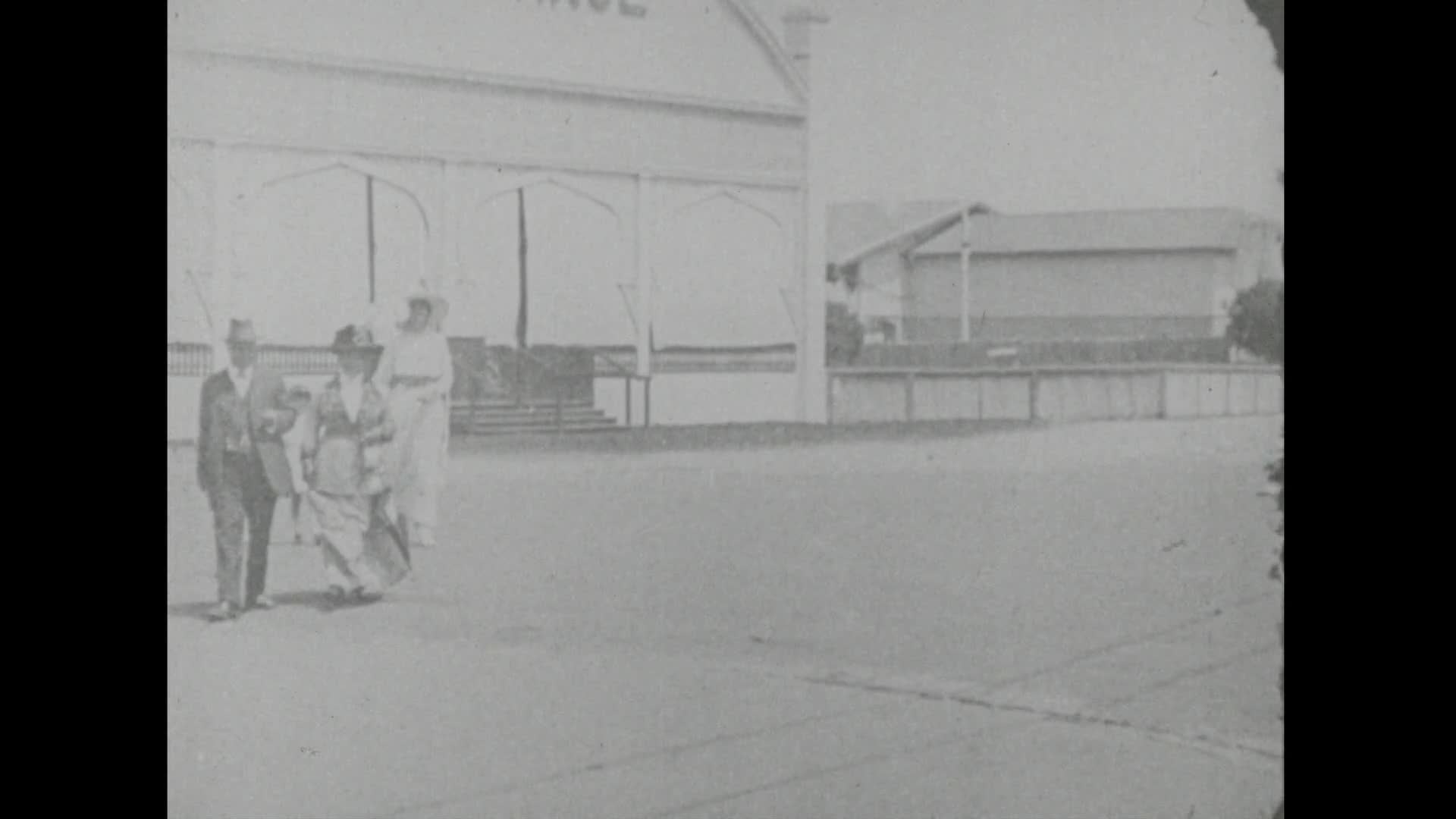 [St Kilda Esplanade] thumbnail image.