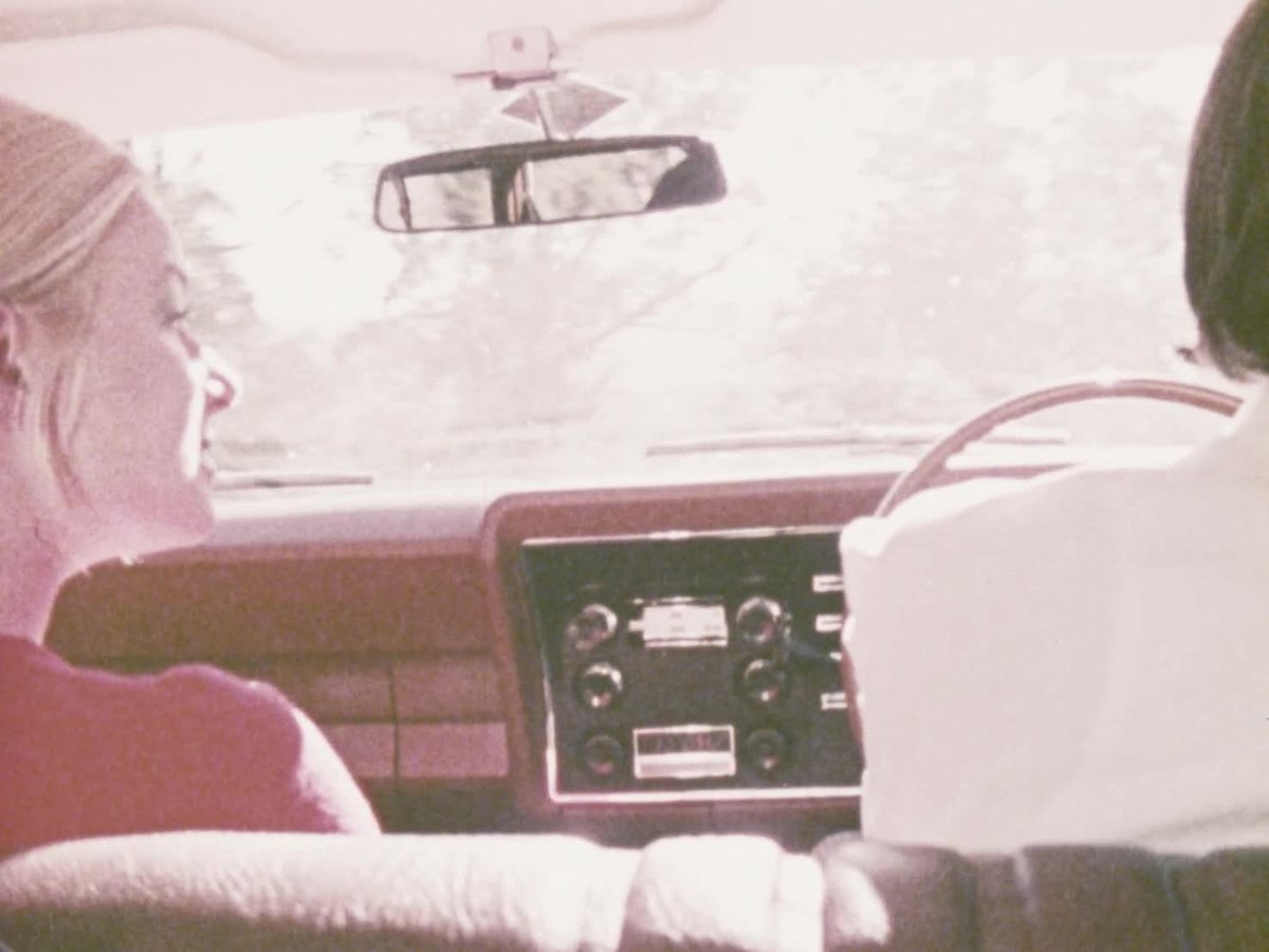 A still image from Ask an Australian about the outdoors [Italian version]