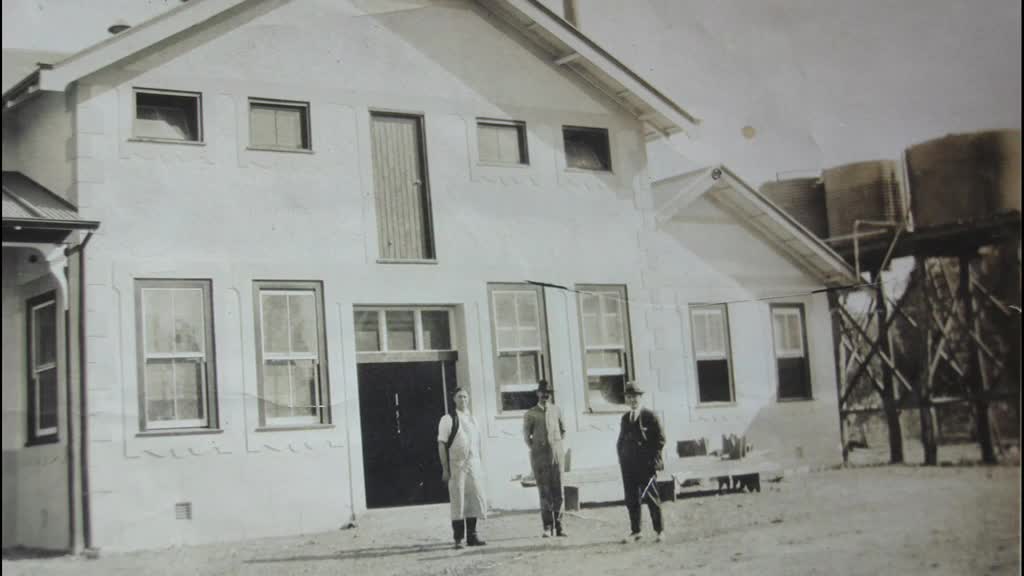 Gunbower: Family Albums thumbnail image.