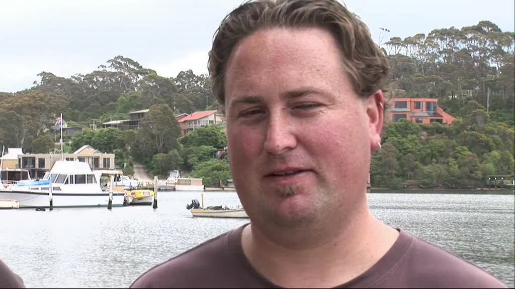 Lakes Entrance Fishing thumbnail image.