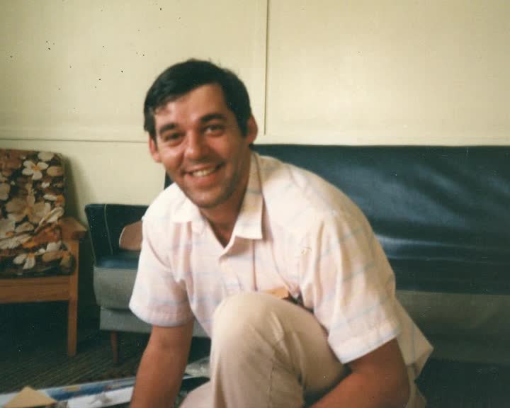 A still image from Face to face