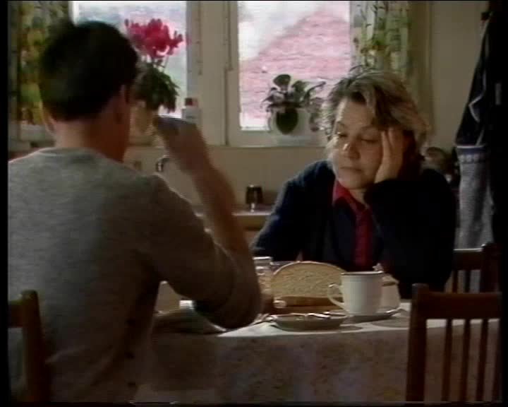 A still image from Bitter medicine = Medicina amara