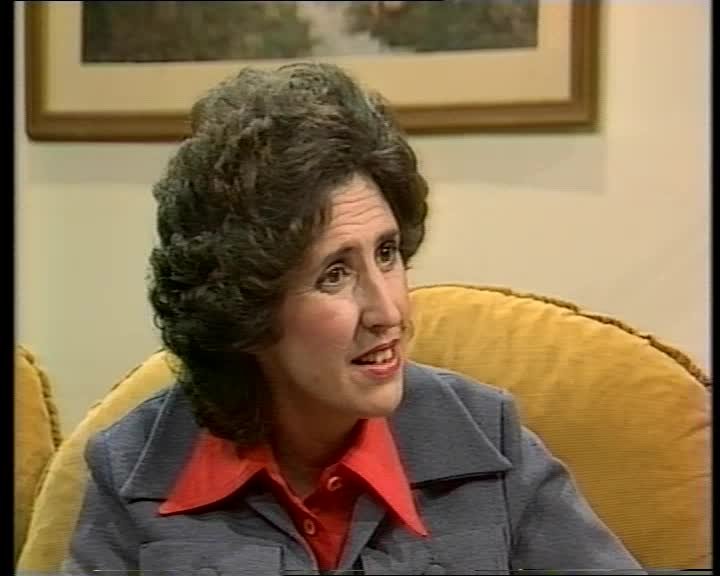 A still image from Show me English: enrolling in class [episode 8]