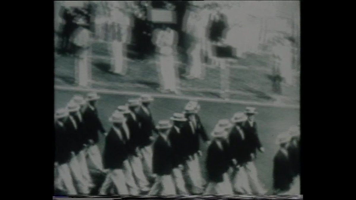 A still image from Gold Silver and Bronze