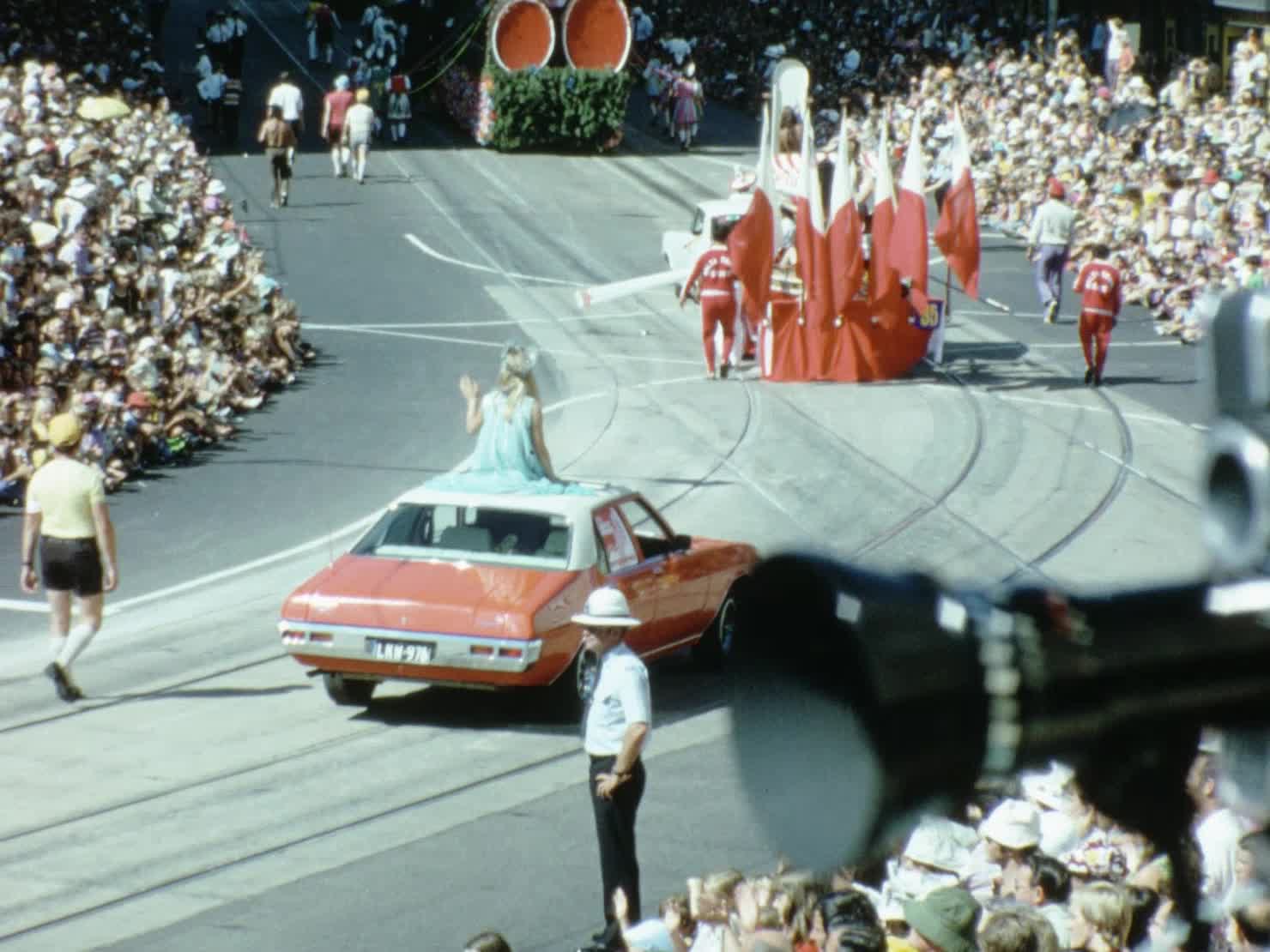 'Moomba' 1974 - 'Float parade' thru' the city thumbnail image.