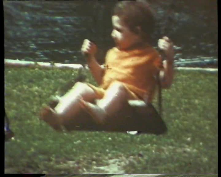 A still image from Everything under the sun [Italian version]