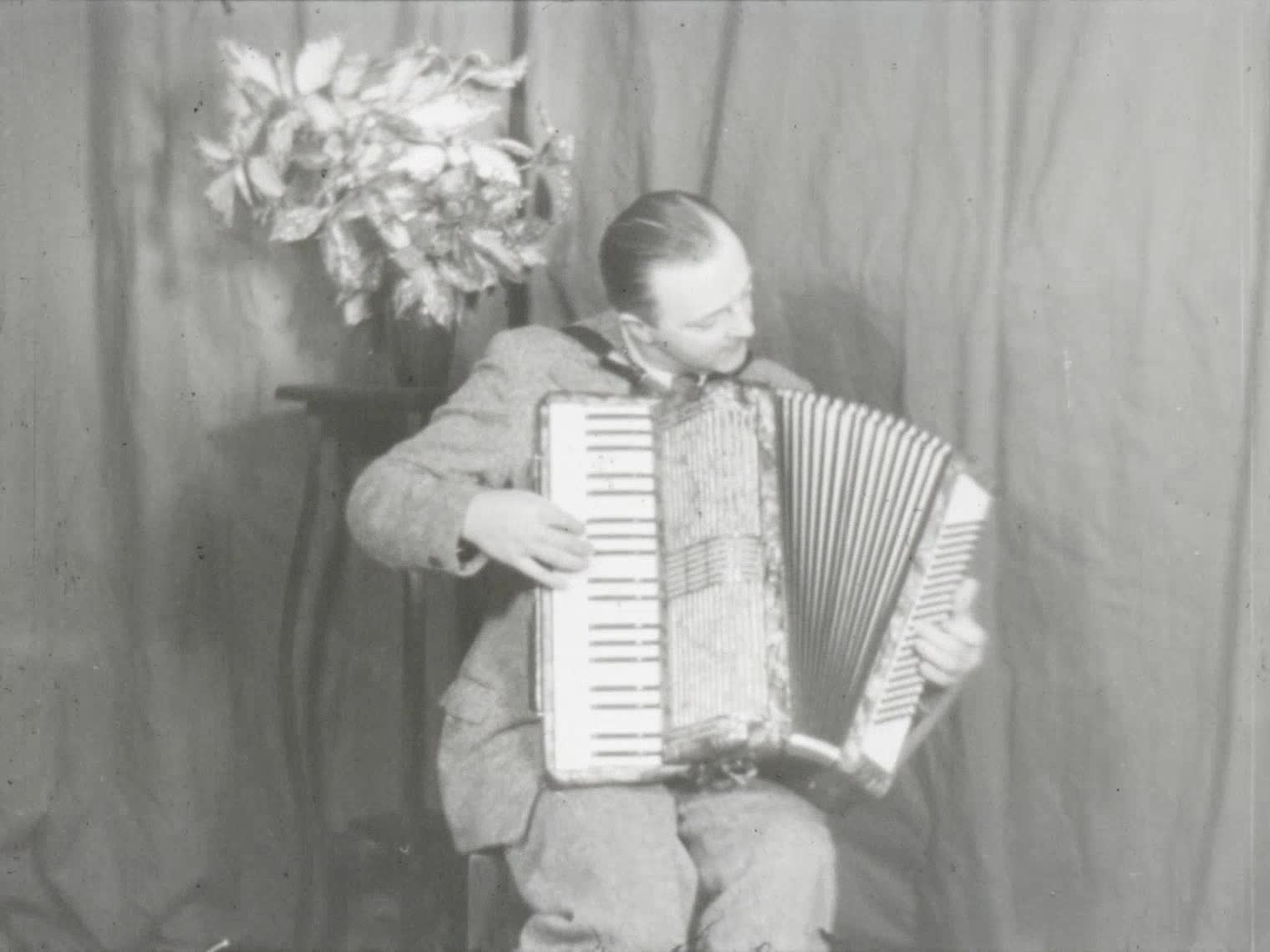 [Piano accordion medley played by Les Williams] thumbnail image.