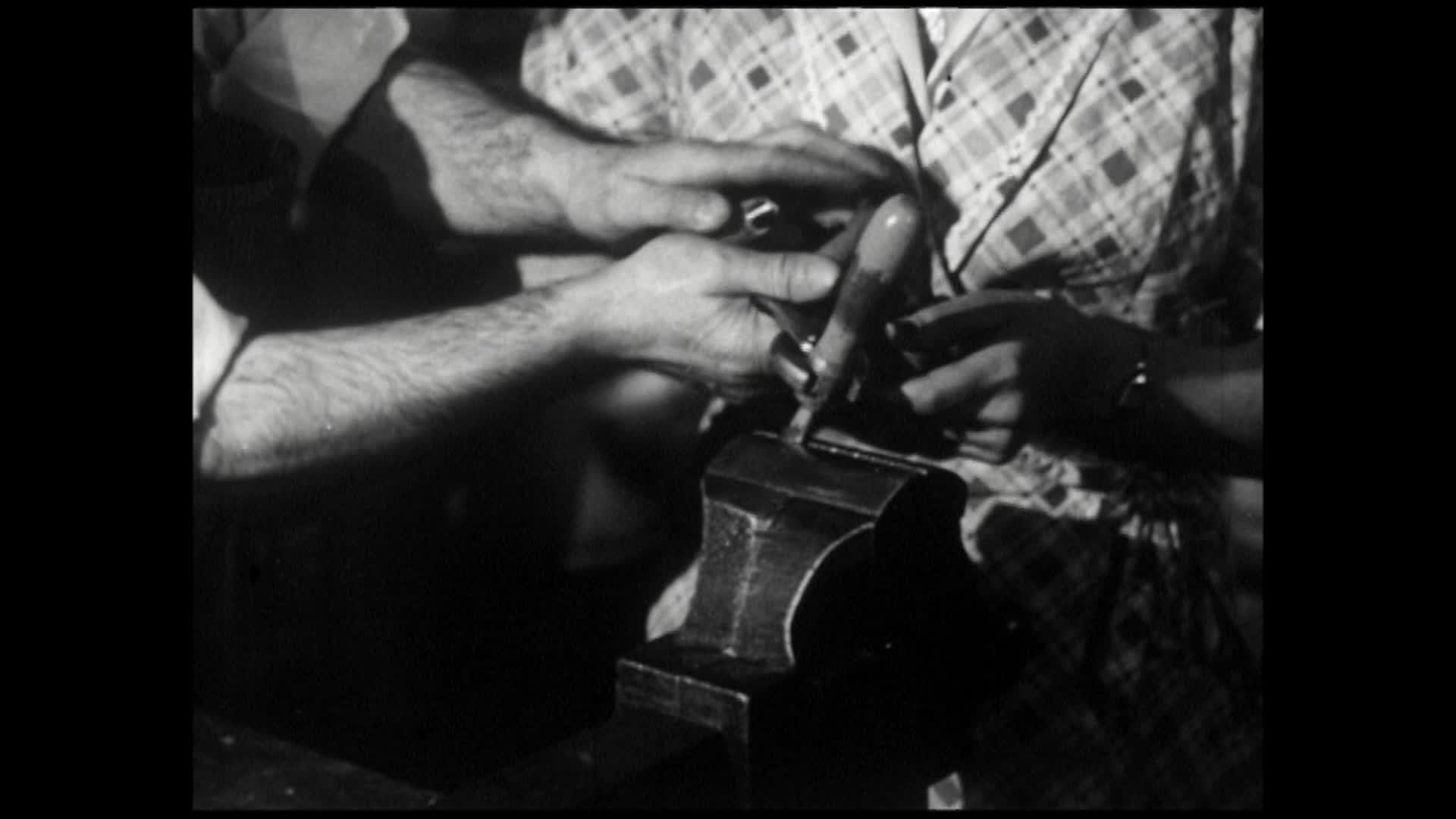 Supervising women workers thumbnail image.