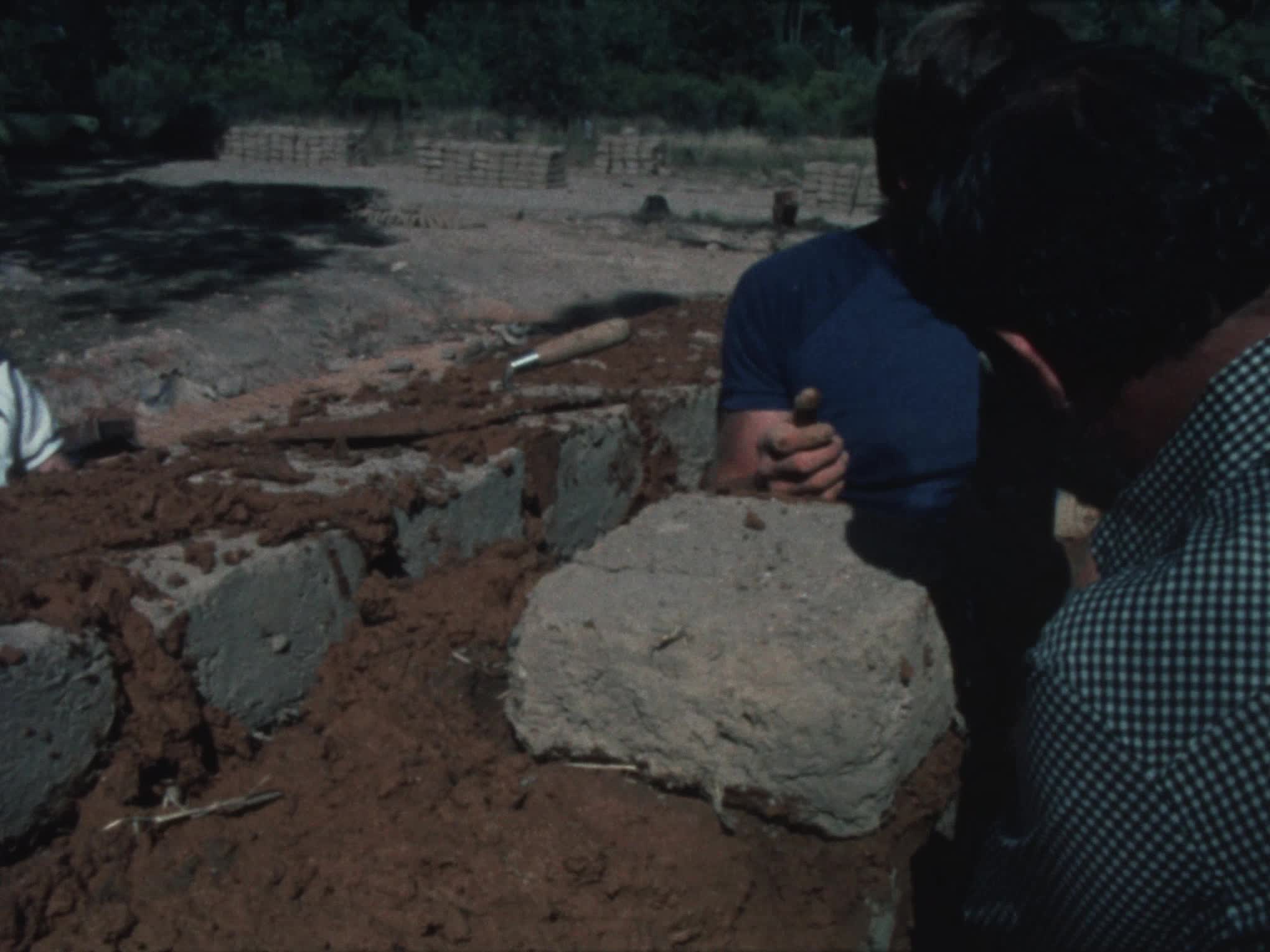[Maryborough mudbrick dome] thumbnail image.