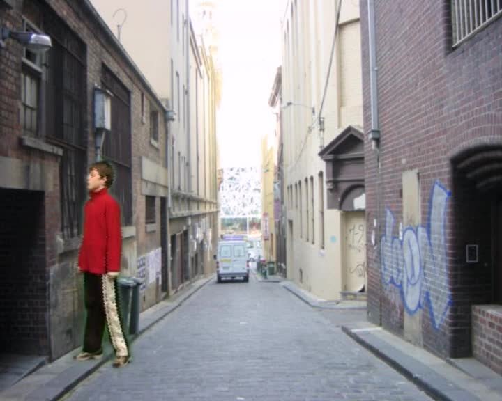 A still image from Under cover