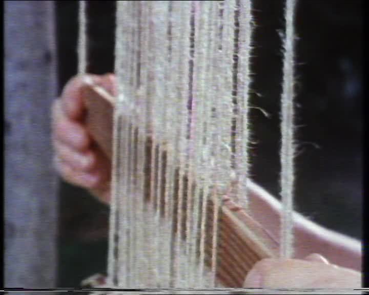 A still image from Simple looms. Part 1