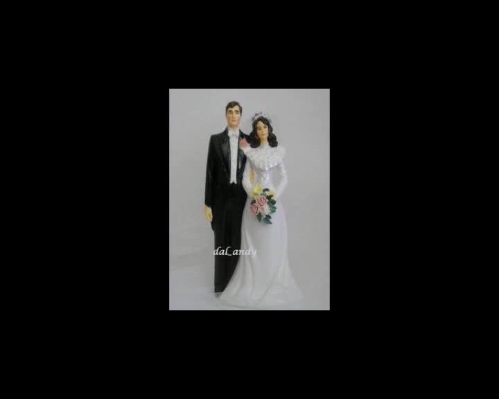 A still image from The Travelling divorcees